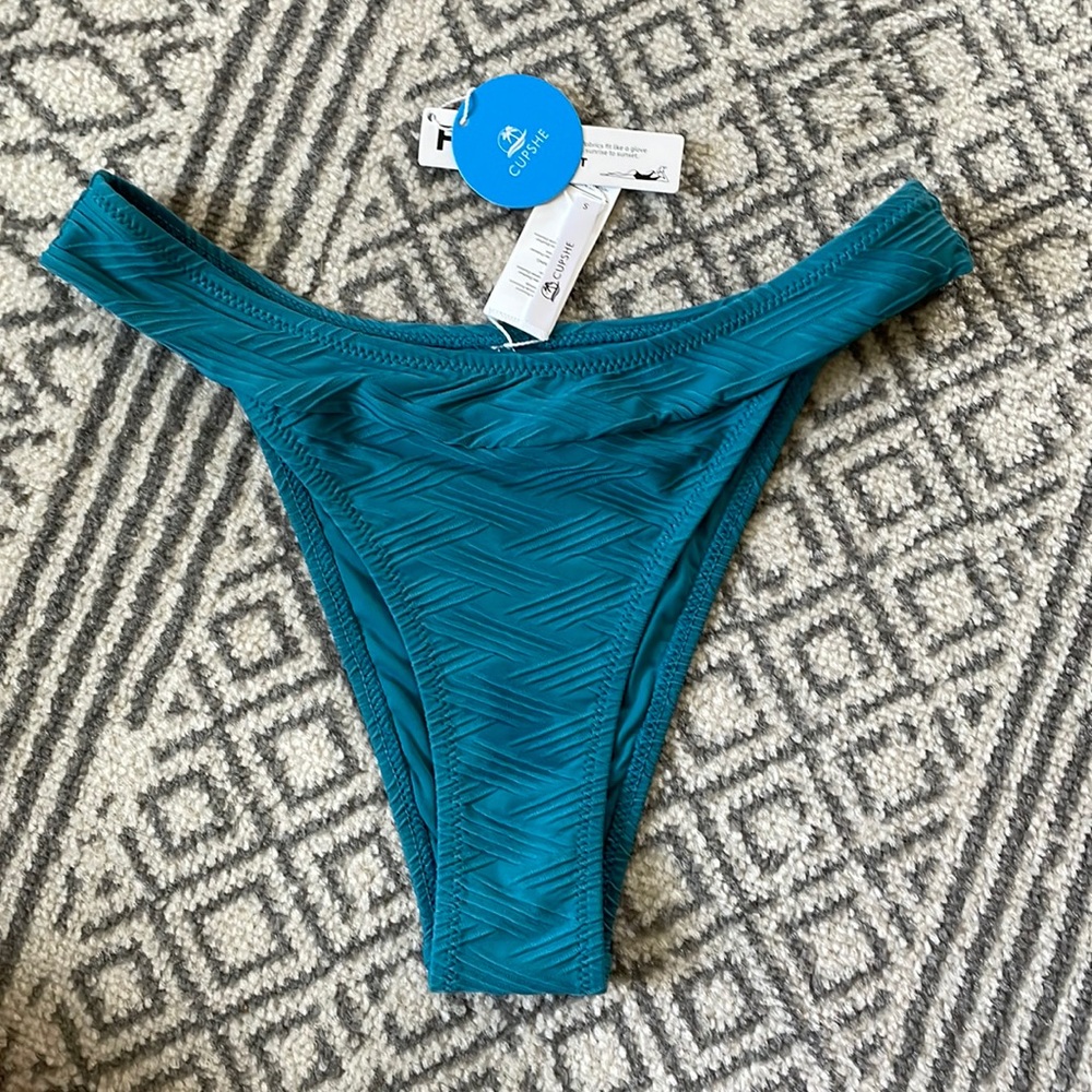 CUPSHE size small, mid rise rise, super cheeky bottoms